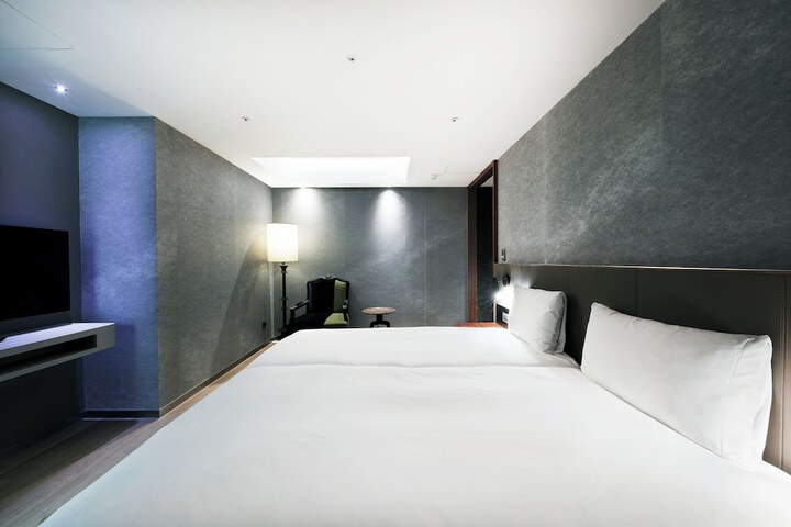 Room 18 of 72