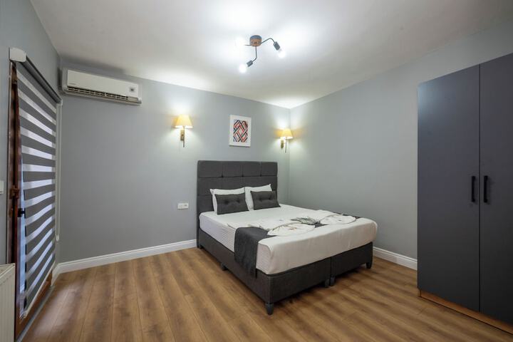Room 43 of 81