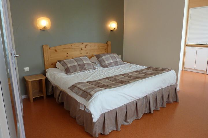 Room 4 of 10