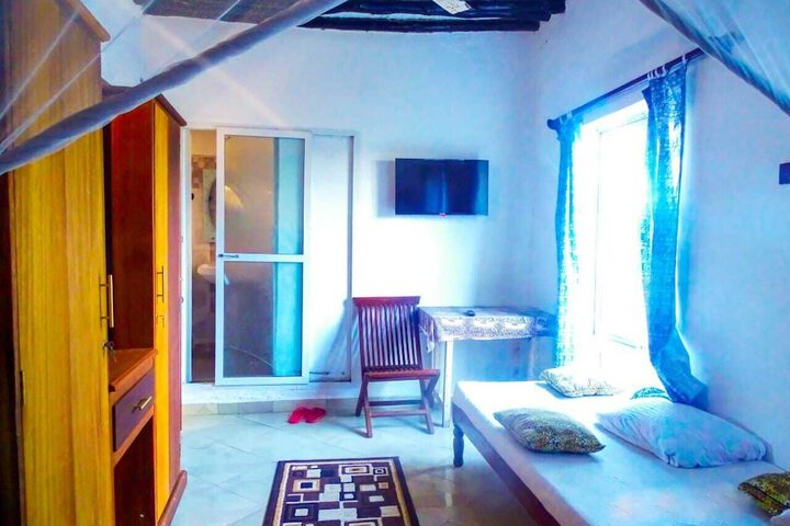 Room 7 of 44