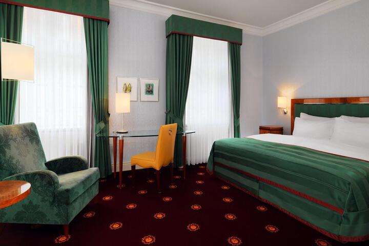 Room 12 of 85