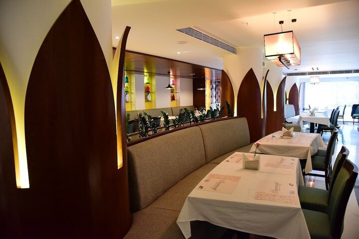 Dining 34 of 45