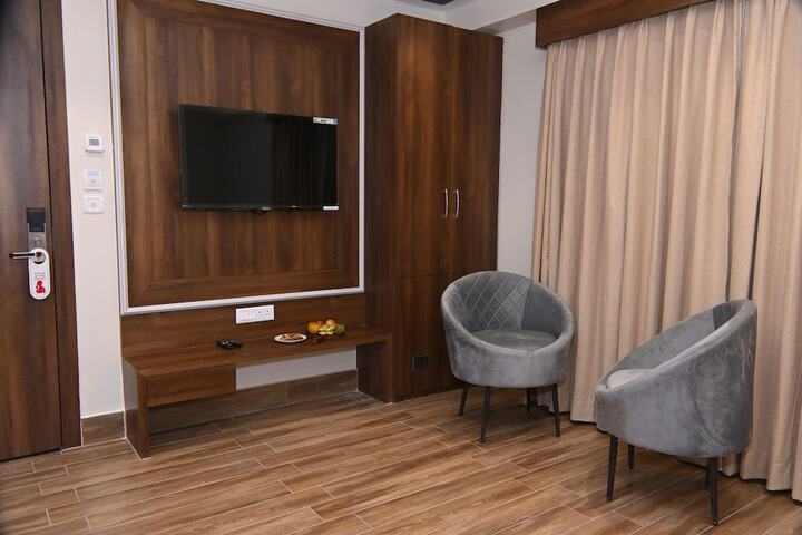 Room 15 of 49