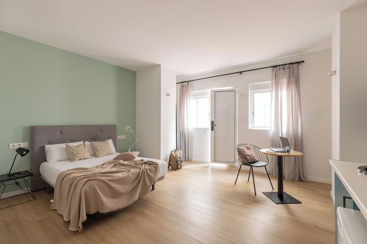 Room 6 of 25