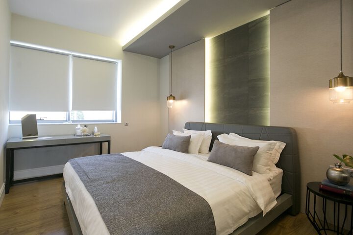Room 4 of 102