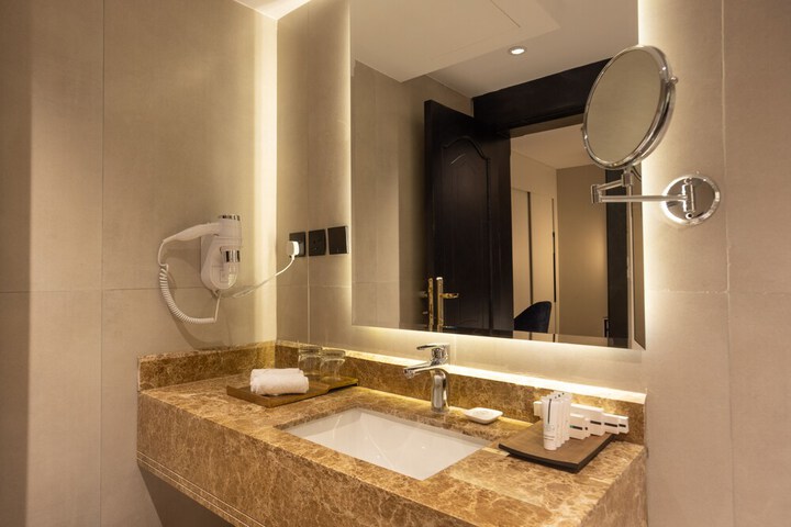 Room 10 of 20