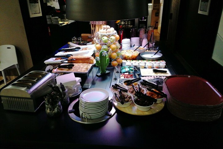 Breakfast/Coffee Service 20 of 83