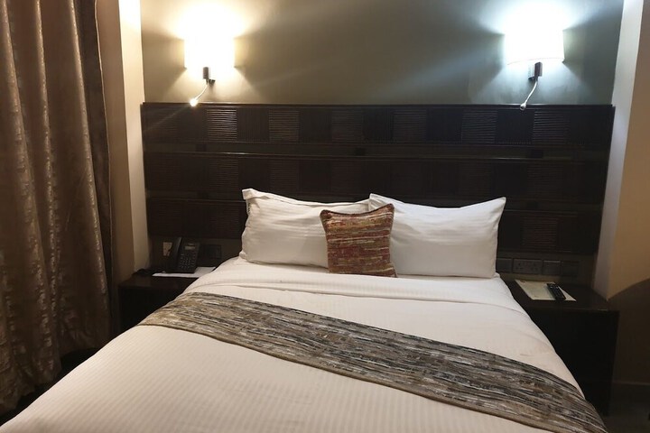 Room 27 of 110