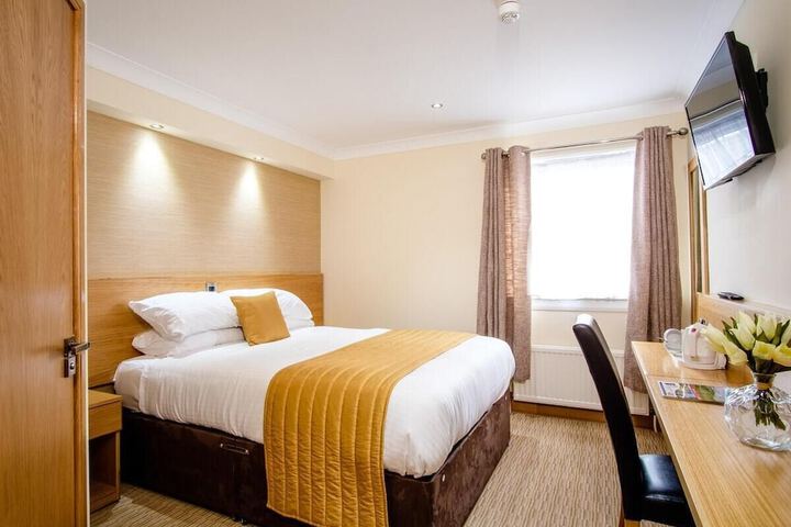 Room 13 of 28