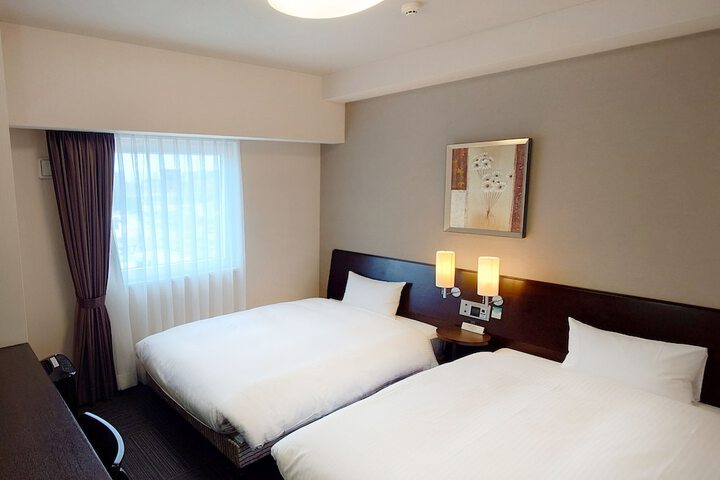 Room 8 of 32