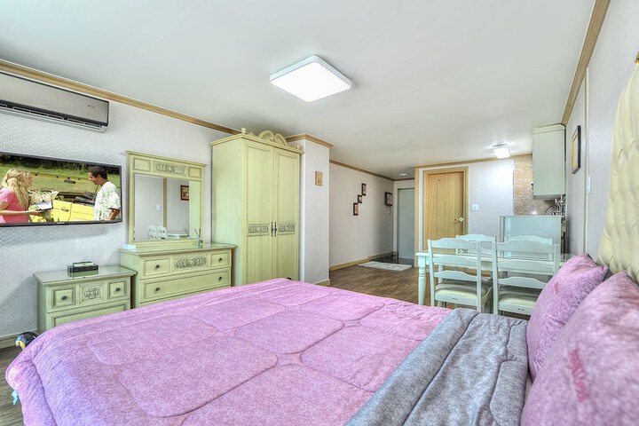 Room 3 of 37