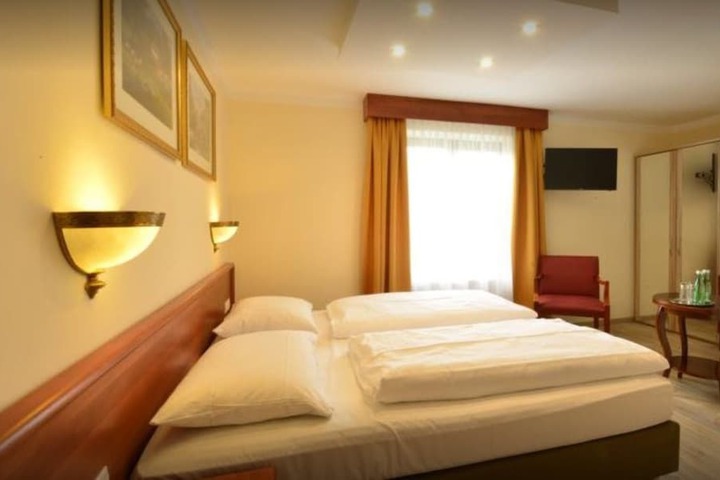 Room 2 of 13