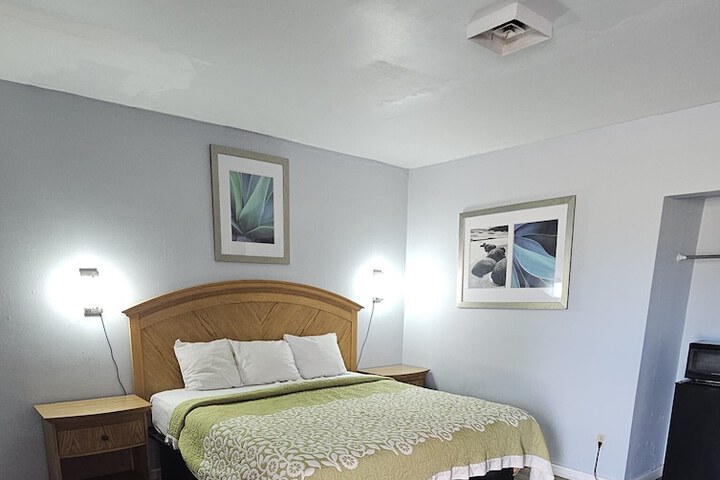 1 King Bed (1 of 4)