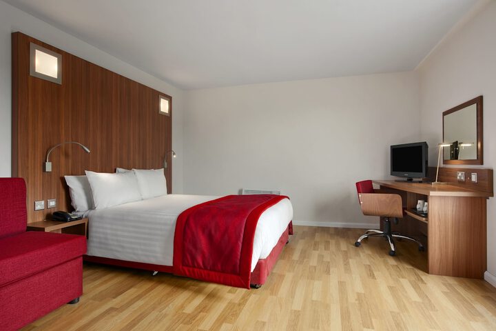 Room 4 of 42