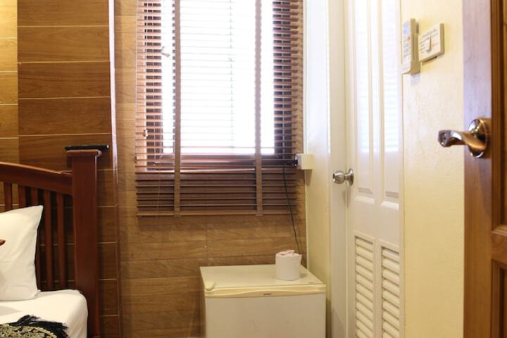 Room 16 of 37