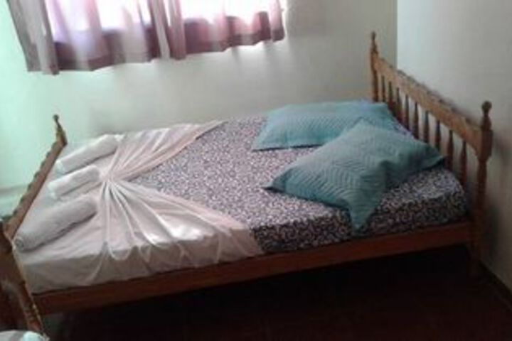 Room 7 of 12