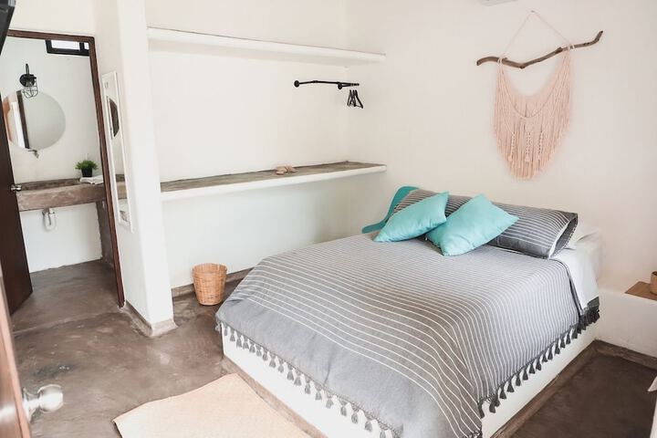 Room 15 of 36