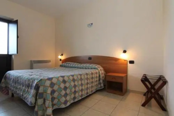 Room 6 of 13