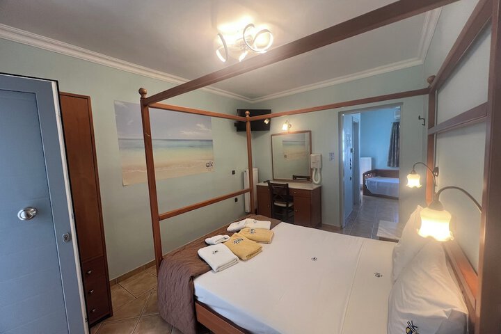Room 21 of 77