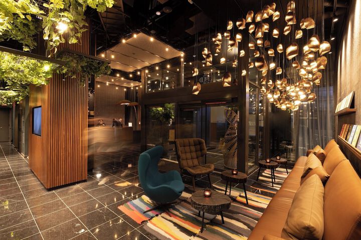 Lounge 59 of 64