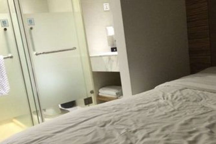 Room 49 of 69