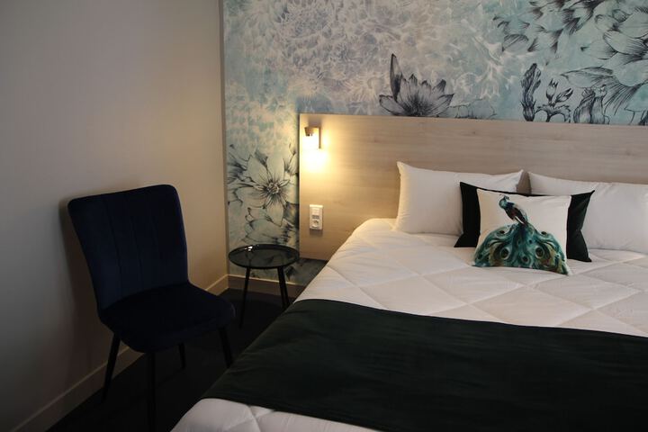 Room 4 of 38
