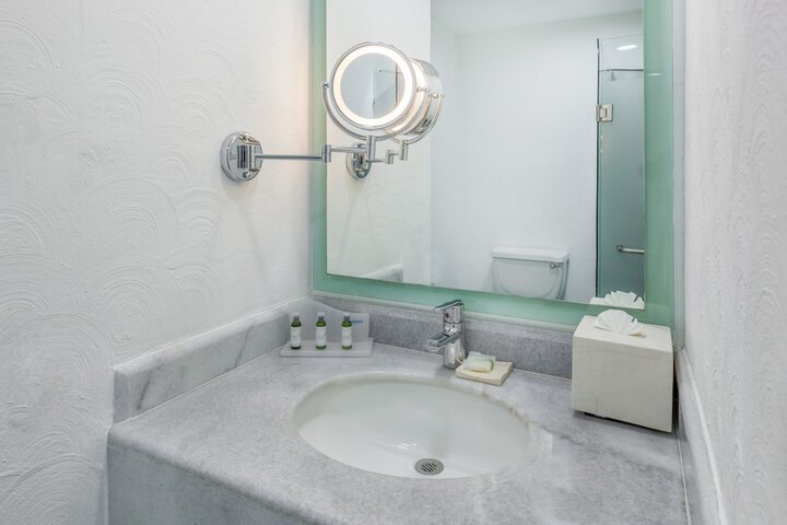 Room 10 of 27