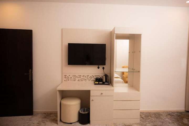Room 10 of 24