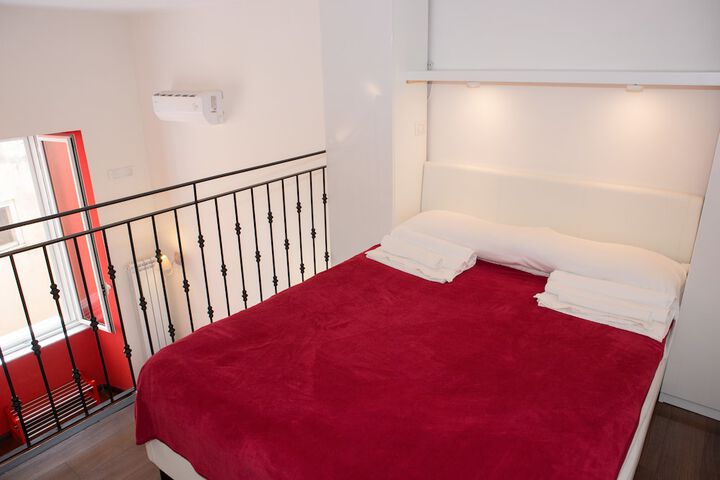 Room 10 of 38