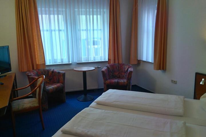 Room 25 of 38