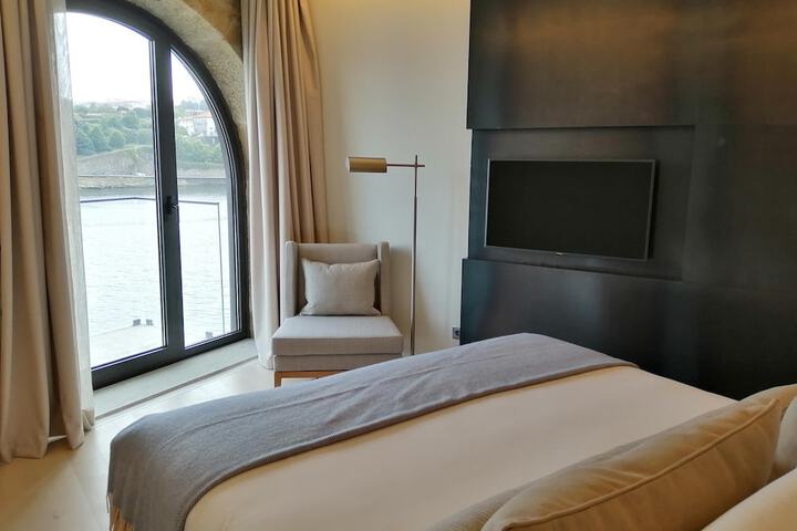 Room 32 of 61