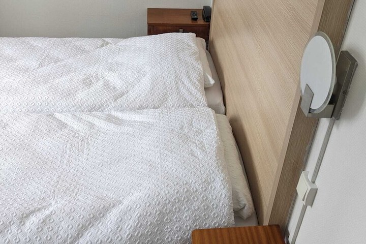 Room 7 of 19