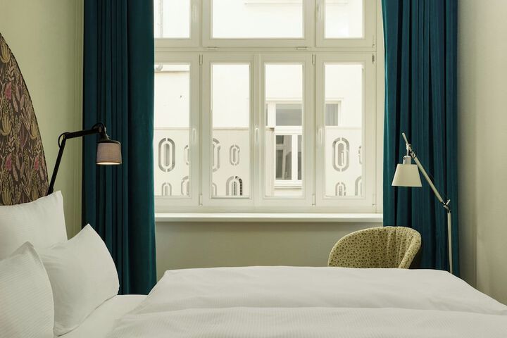 Room 4 of 89