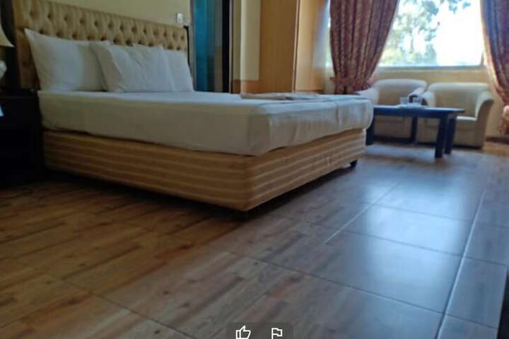 Room 15 of 16