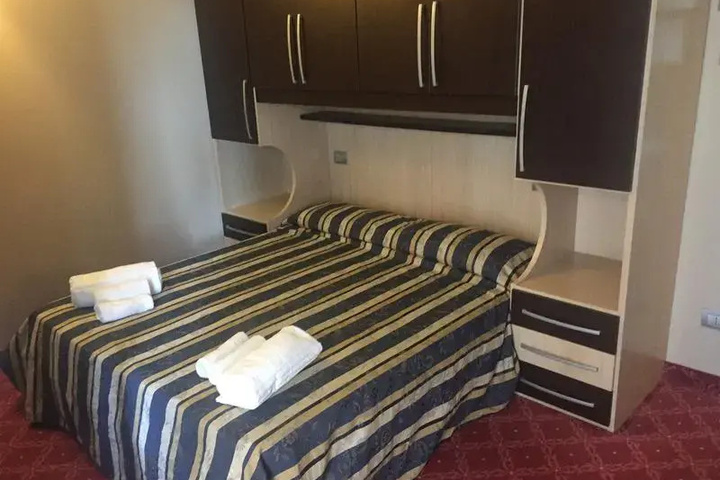 Room 5 of 20