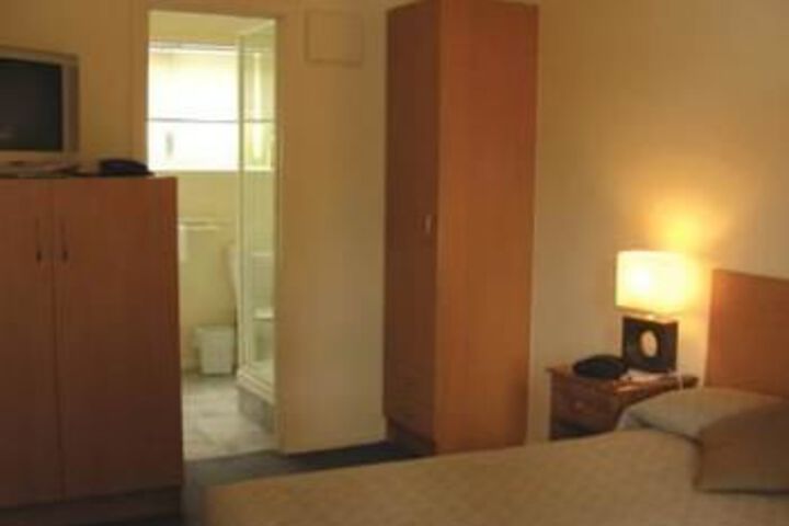 Room 13 of 25