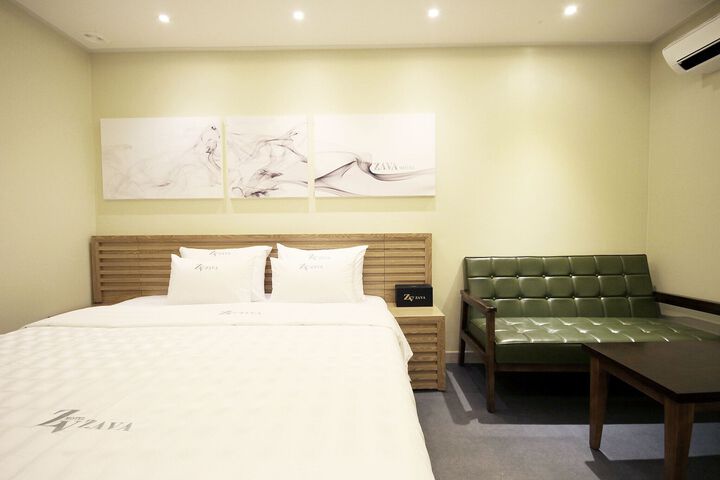 Room 18 of 22