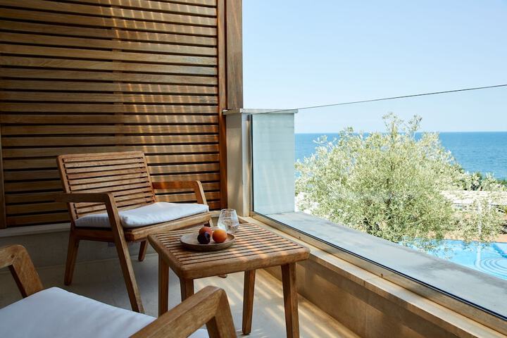Beach/ocean view