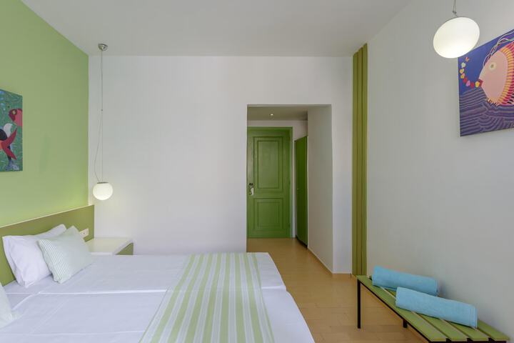 Room 9 of 73