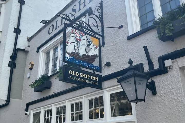Old Ship Inn in Dorchester