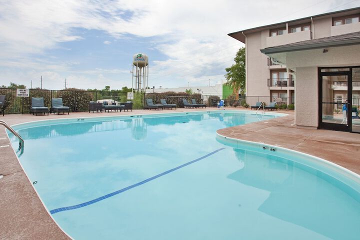Pool 28 of 52