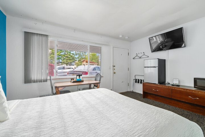 1 King Bed Ground Floor (2 of 16)