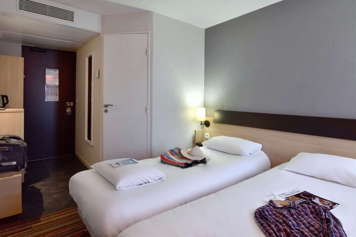 Room 13 of 53