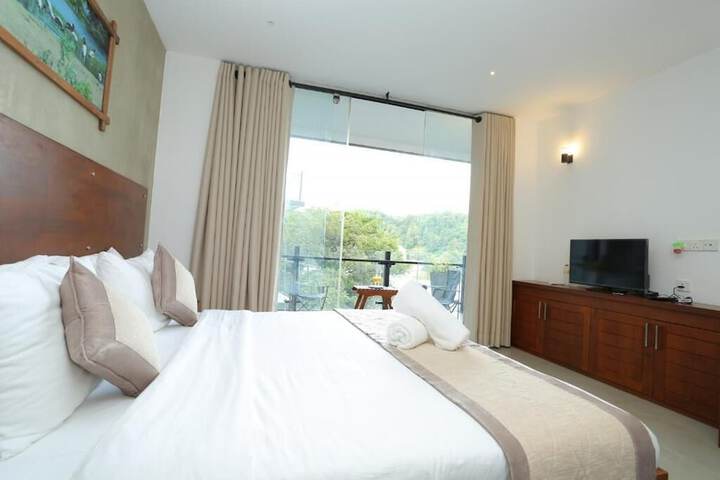 Room 5 of 32