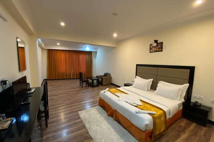 Room 9 of 20