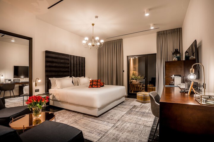 Room 32 of 85