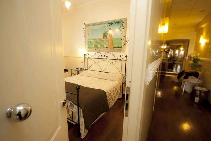 Room 4 of 26