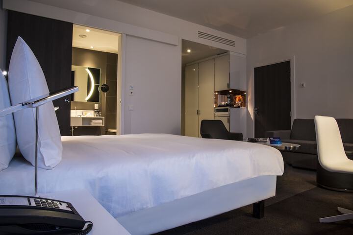 Room 9 of 69