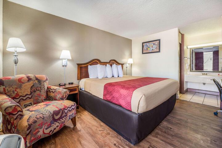 1 King Bed Mobility Accessible (5 of 9)
