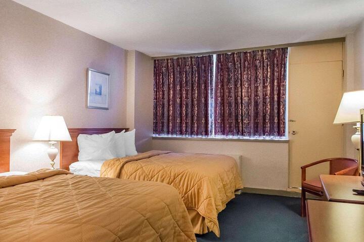 1 Queen Bed (11 of 16)